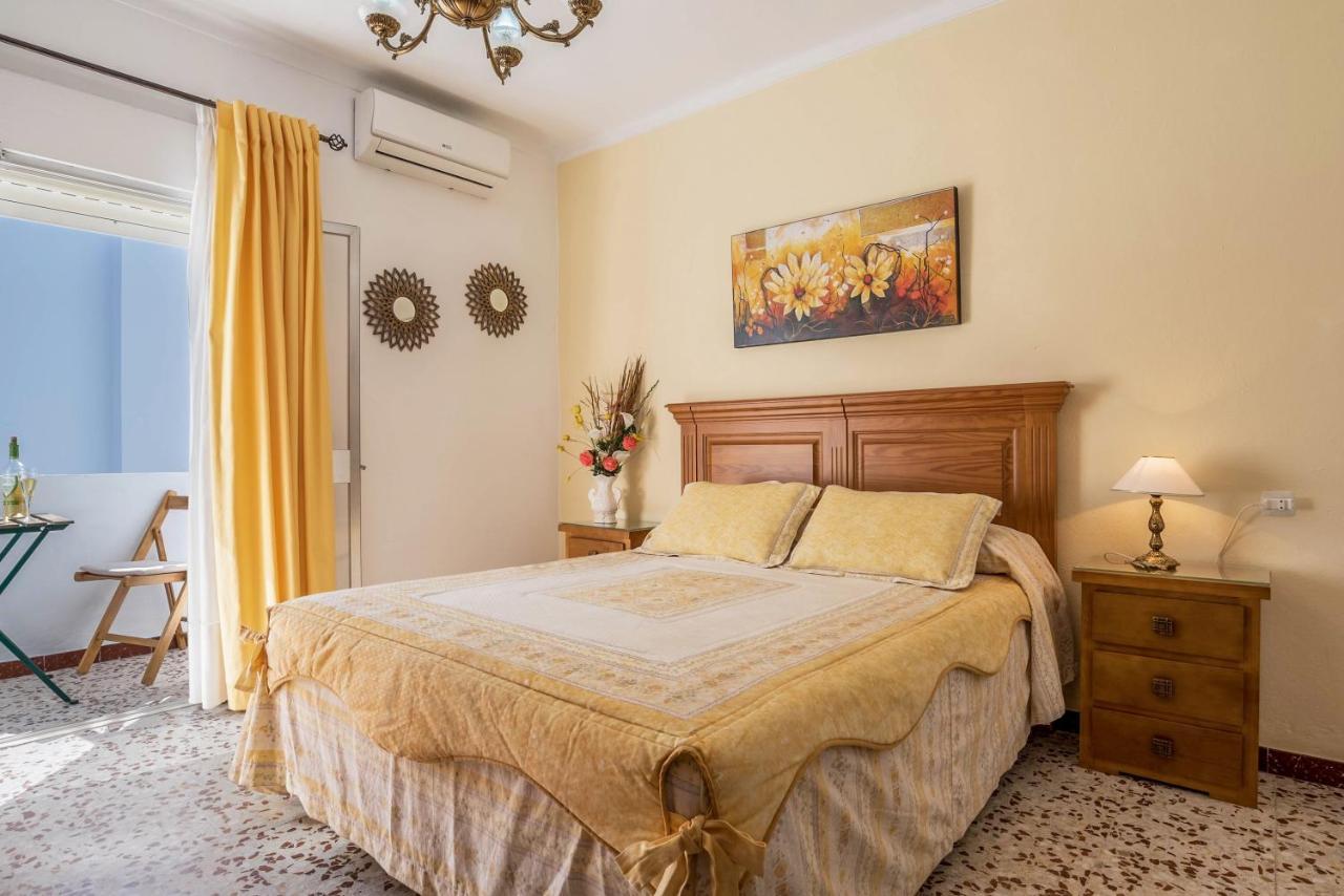 Piso Carmen Solo Familias Apartment โกนิล เด ลาฟรอนเตรา ภายนอก รูปภาพ
