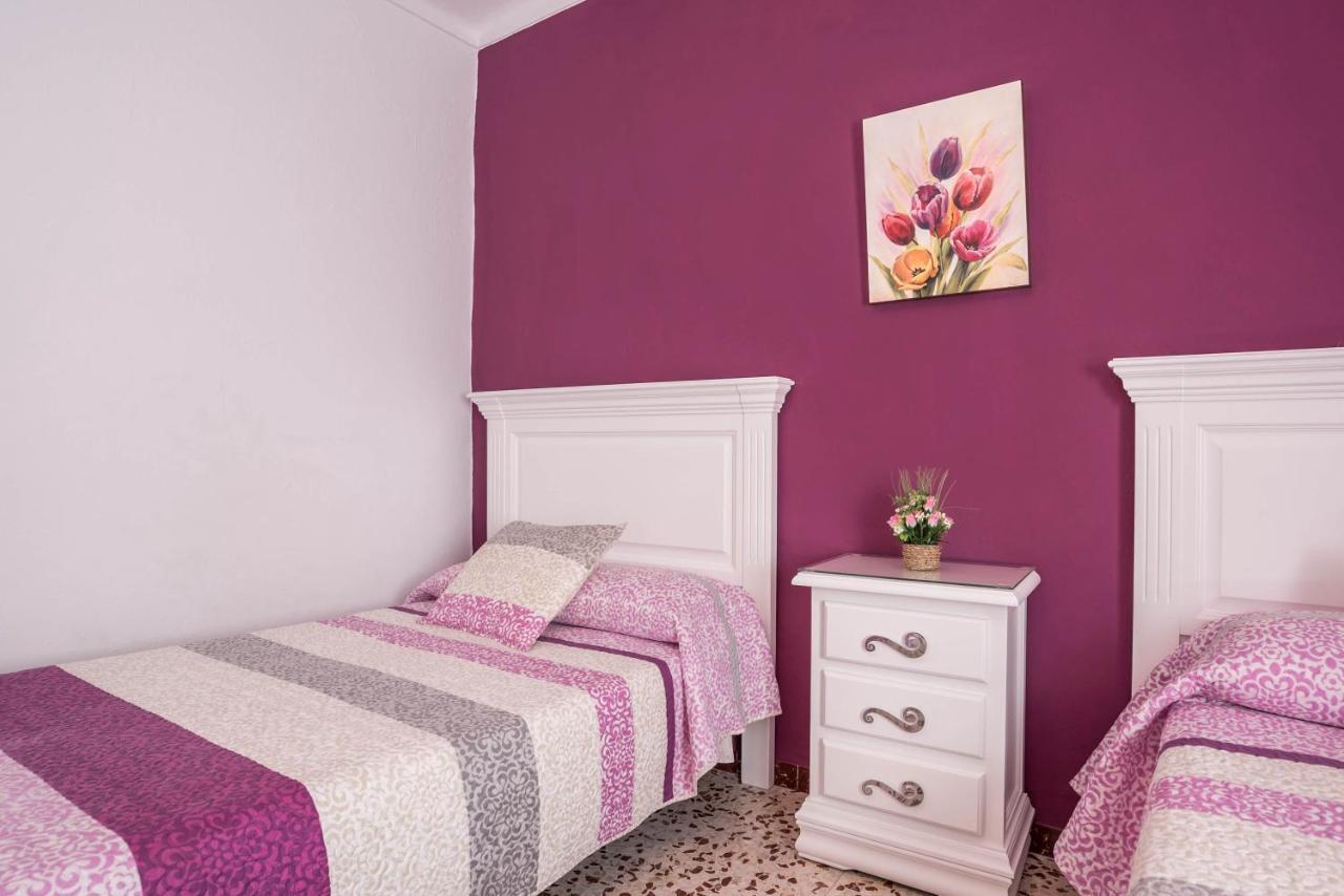 Piso Carmen Solo Familias Apartment โกนิล เด ลาฟรอนเตรา ภายนอก รูปภาพ